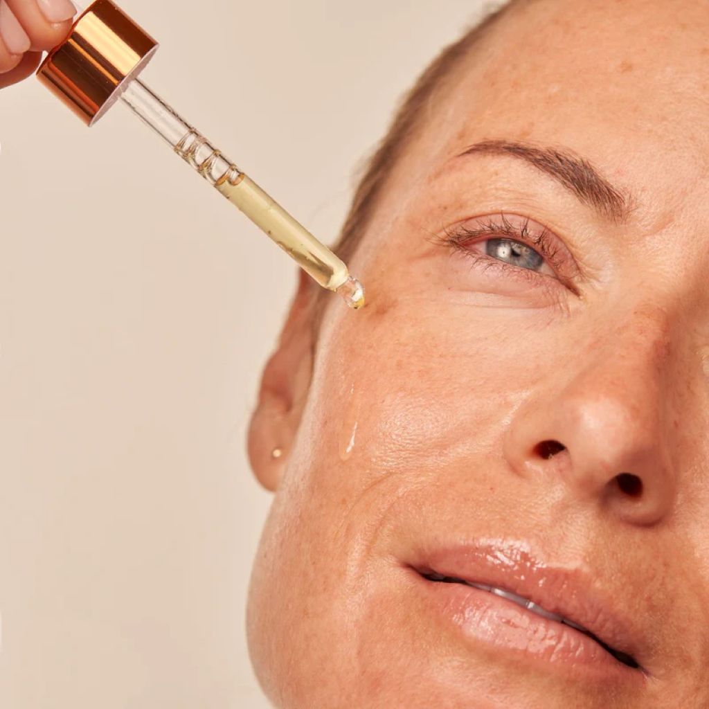 Dr. Gross Vitamin C Lactic 15% Firm & Bright Serum Model