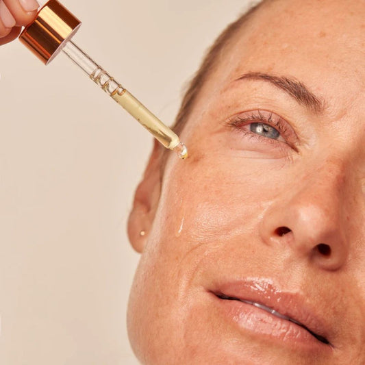 Dr. Gross Vitamin C Lactic 15% Firm & Bright Serum Model
