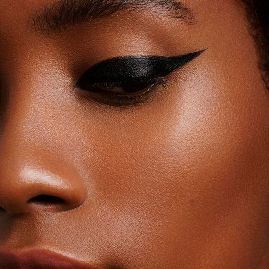 Surratt Auto Graphic Eyeliner Model